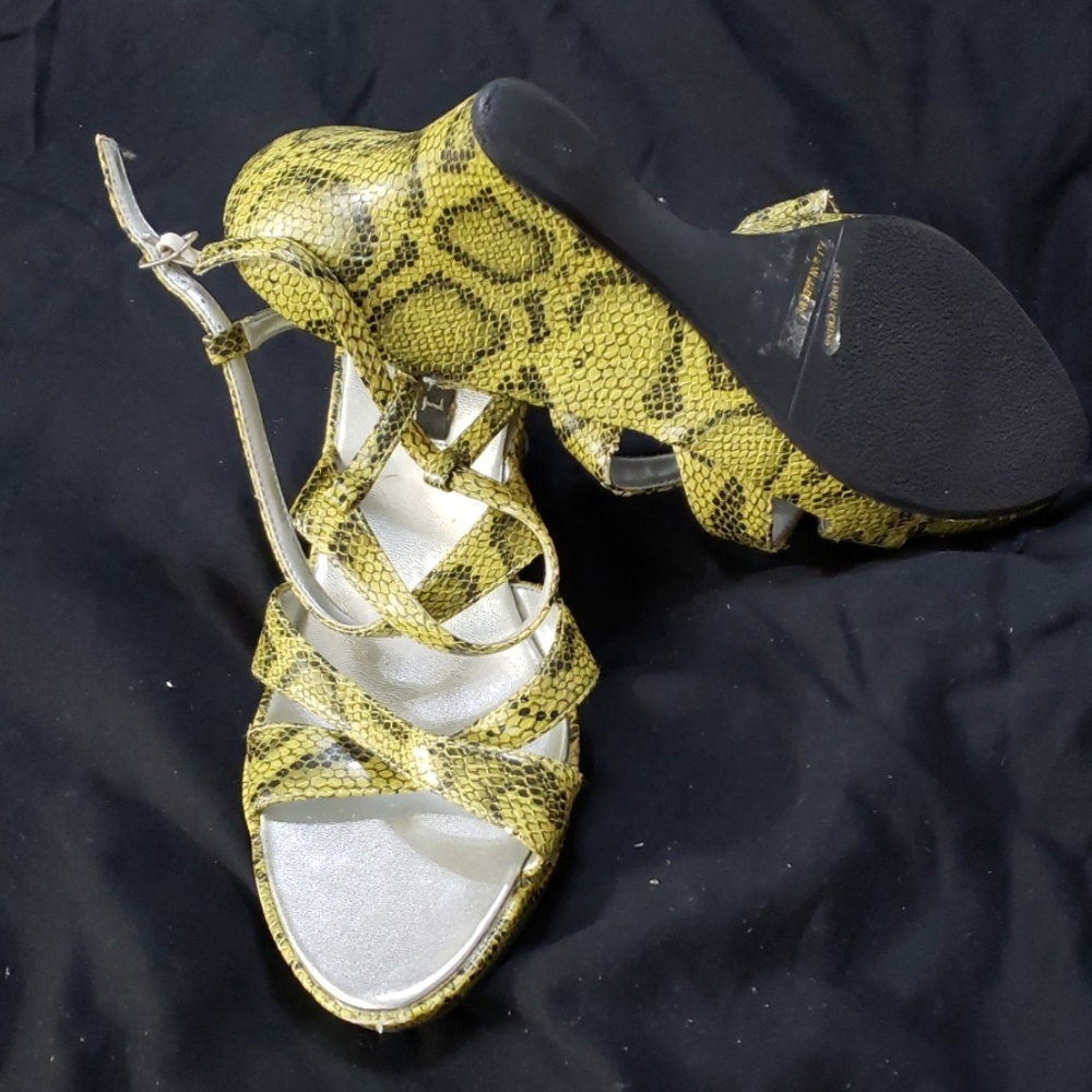 Snackskin wedge